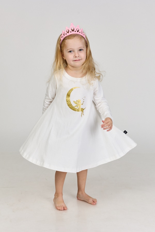 מסתובבת בהגזמה אופוויט עם פיית ירח