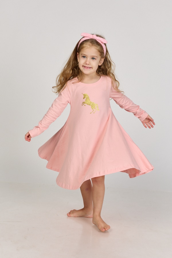 מסתובבת בהגזמה ורודה יוניקורן מוזהב