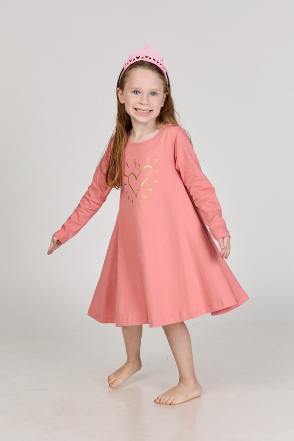 מסתובבת בהגזמה ורוד מעושן לב זוהר