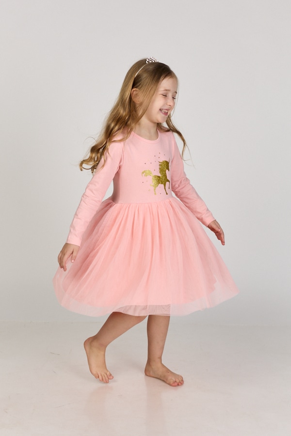 טול מסתובבת ורודה חד קרן רץ