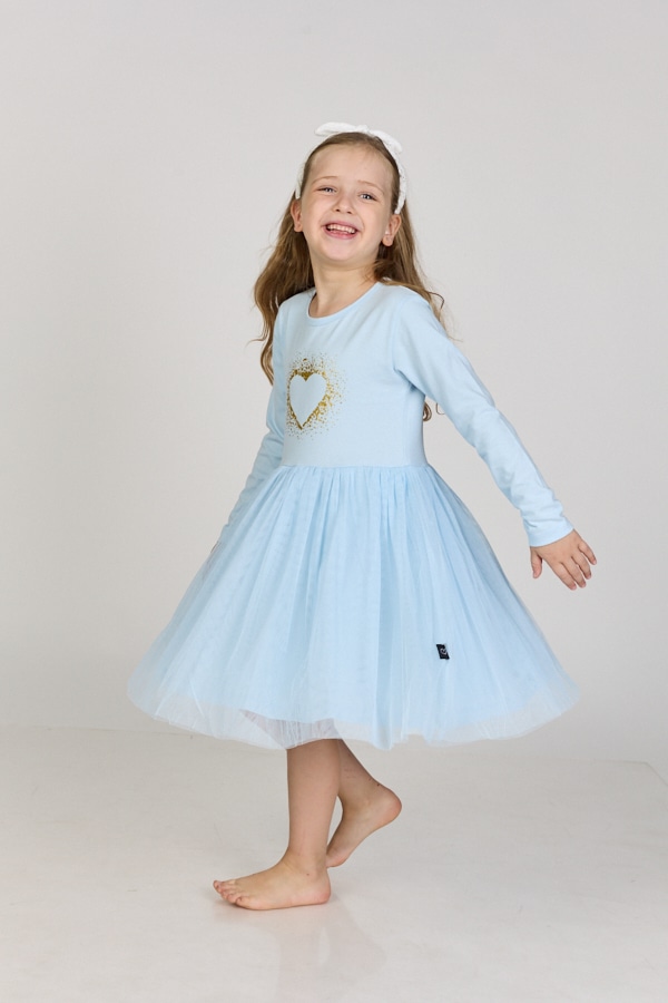 טול מסתובבת תכלת לב נצנצים