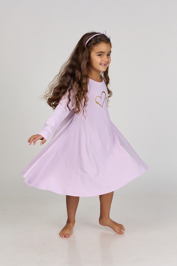 מסתובבת בהגזמה סגלגלה עם שני לבבות