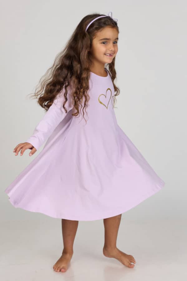 מסתובבת בהגזמה סגלגלה עם שני לבבות