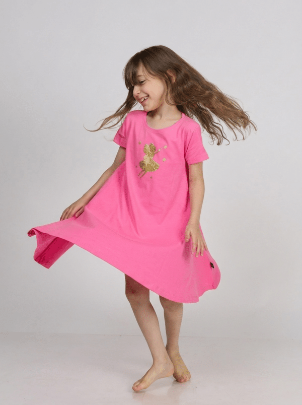 Alternative view of מסתובבת בהגזמה בזוקה פיה