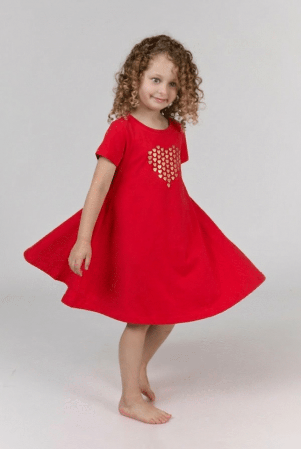 מסתובבת בהגזמה אדומה לב הלבבות