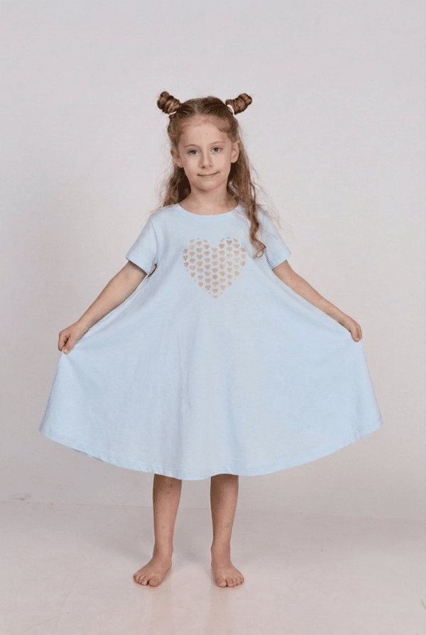 Alternative view of מסתובבת בהגזמה תכלת לב הלבבות