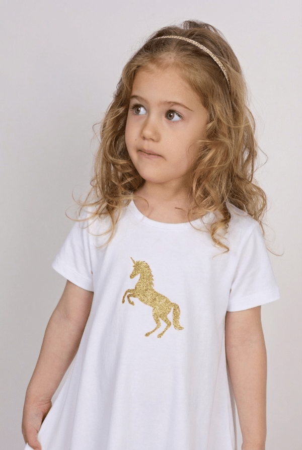 Alternative view of מסתובבת בהגזמה לבנה עם יוניקורן מוזהב