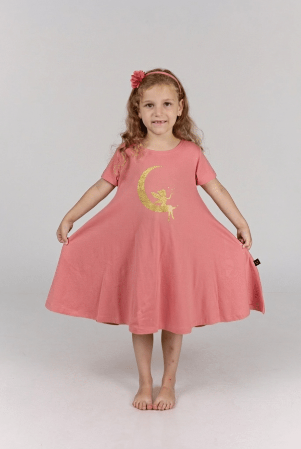 Alternative view of מסתובבת בהגזמה ורוד מעושן פיית ירח