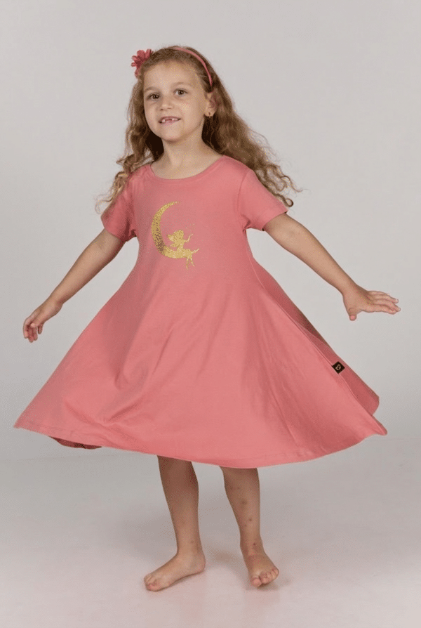 מסתובבת בהגזמה ורוד מעושן פיית ירח