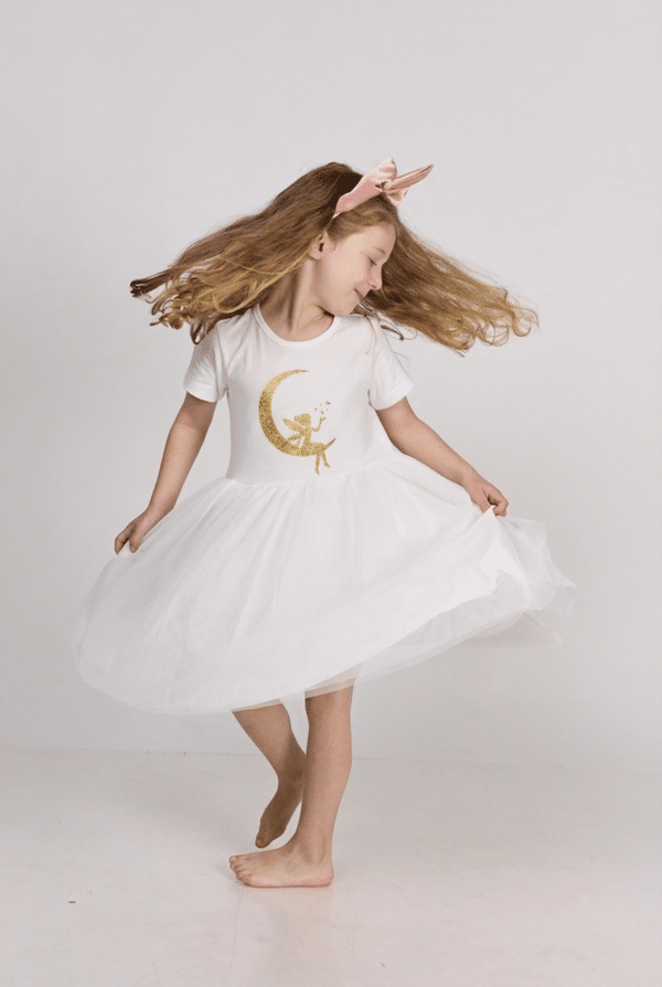 טול מסתובבת לבנה עם פיית ירח