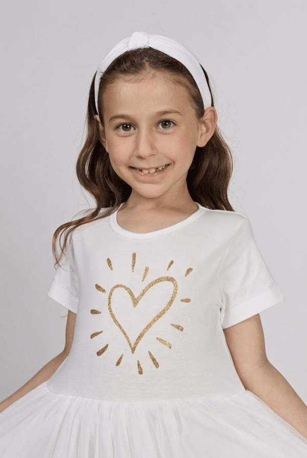 Alternative view of טול מסתובבת לבנה עם לב זוהר