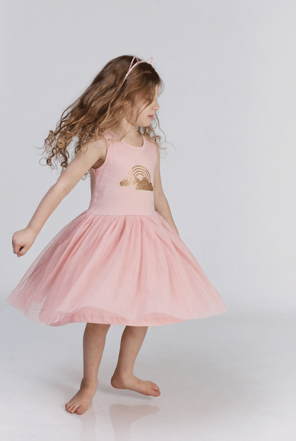 טול מסתובבת ורודה עם קשת