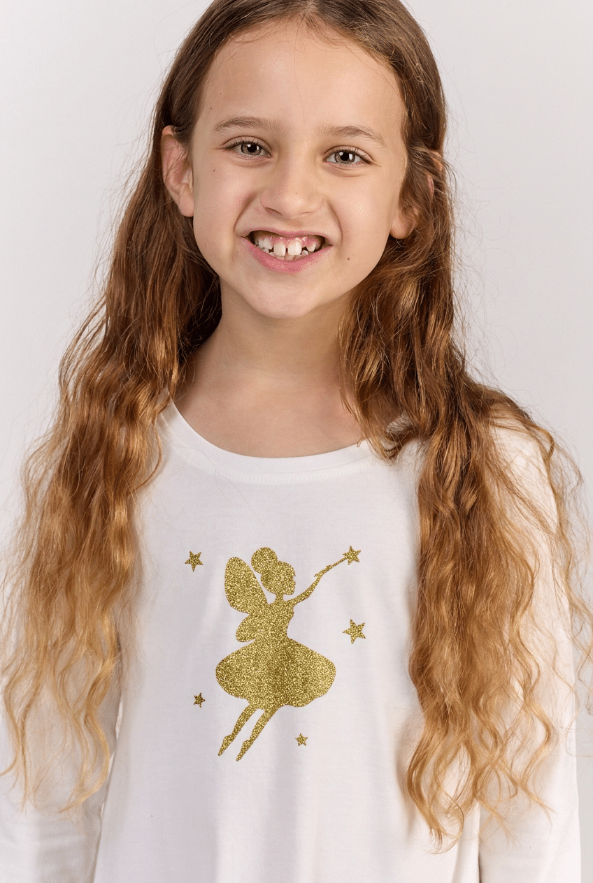 מסתובבת בהגזמה לבנה עם פיה – תמונה 2